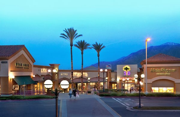 DESERT EXPANSION: Desert Hills Premium Outlets unveiled the largest expansion in its history on April 24. It has been in business since 1990. Photos courtesy of Simon Property Group.