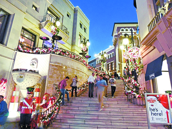 HOLIDAY SHOPPING: The night falls on Black Friday at luxe boutique district Two Rodeo in Beverly Hills.