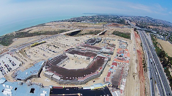 GETTING READY: Building site for the Outlet at San Clemente, located in San Clemente, Calif., off the Interstate 5 freeway