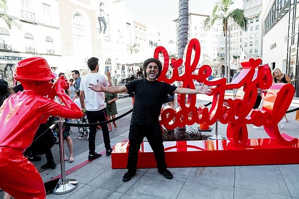 Mr. Brainwash unveils statue on Rodeo Drive on Aug. 1. Photo by Lex and Tim for @scottclarkphoto