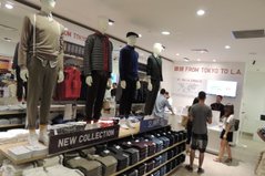 Uniqlo Pops at Beverly Center