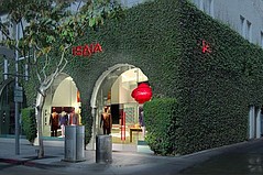 Neapolitan Fashion House Isaia To Beverly Hills