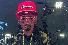 Champion Gets Artsy at Agenda