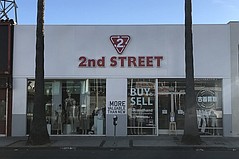 Large Japanese Second-Hand Store Opens on Melrose