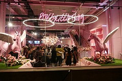 PrettyLittleThing Takes A Bow on Melrose PrettyLittleThing Takes A Bow on Melrose