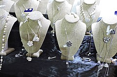 Buyers Look to Manufacturers to Uncover Accessories Trends at IFJAG Buyers Look to Manufacturers to Uncover Accessories Trends at IFJAG