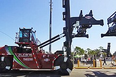 World’s First Zero-Emissions Top Handlers Introduced at the Port of Los Angeles World’s First Zero-Emissions Top Handlers Introduced at the Port of Los Angeles