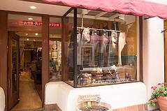 Ace Rivington Wades Back Into Retail With Front Porch Fittings Ace Rivington Wades Back Into Retail With Front Porch Fittings