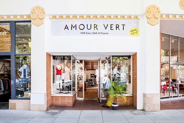 Exterior of Amour Vert pop-up in Palo Alto. Photo by Arturo Torres.