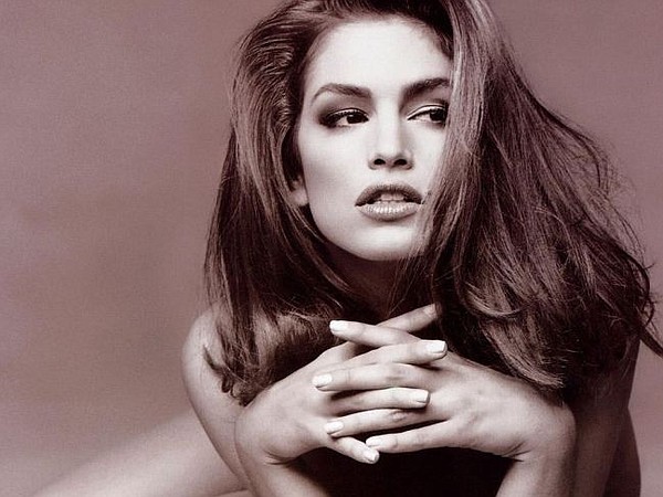 Cindy Crawford.  Photo via Portwallpaper.com 