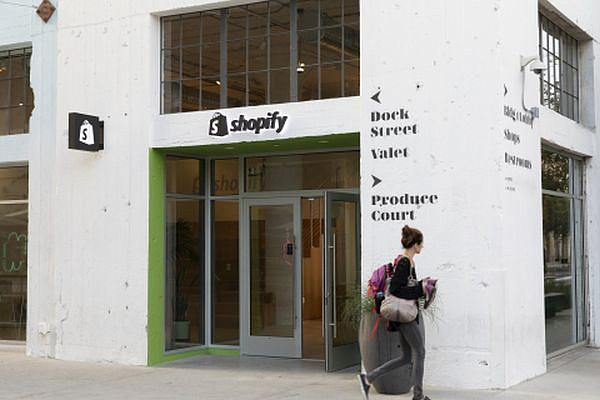 Shopify also runs a center for merchants at Row DTLA in downtown Los Angeles. Image via shopify.com
