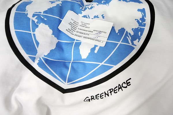 Greenpeace T-shirt made by Utenos trikotažas plant. Photo by Jiri Rezac / Greenpeace