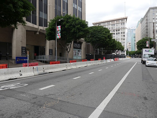 9th Street in downtown Los Angeles' Fashion District