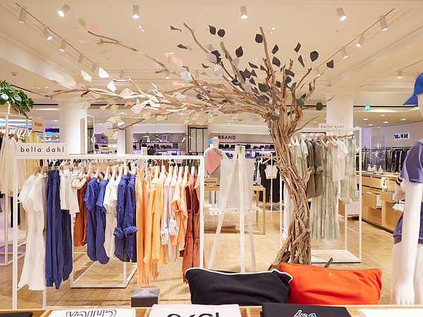 Los Angeles brand Bella Dahl recently unveiled a pop-up shop at Selfridges in London showcasing its pieces created from Tencel, along with an installation of an artistic work from local U.K. artist Anu Ogunmefun.
Photo: Betty Oxlade Martin for Bella Dahl at Selfridges