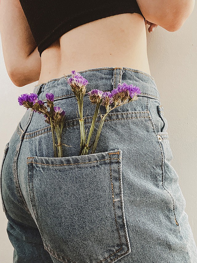 The Ethical Denim Council’s “2023 State of the Denim Supply Chain” report reveals how delays in payments by BRIs to their suppliers can negatively impact workers. | Photo by Andreea Juganaru / unsplash.com